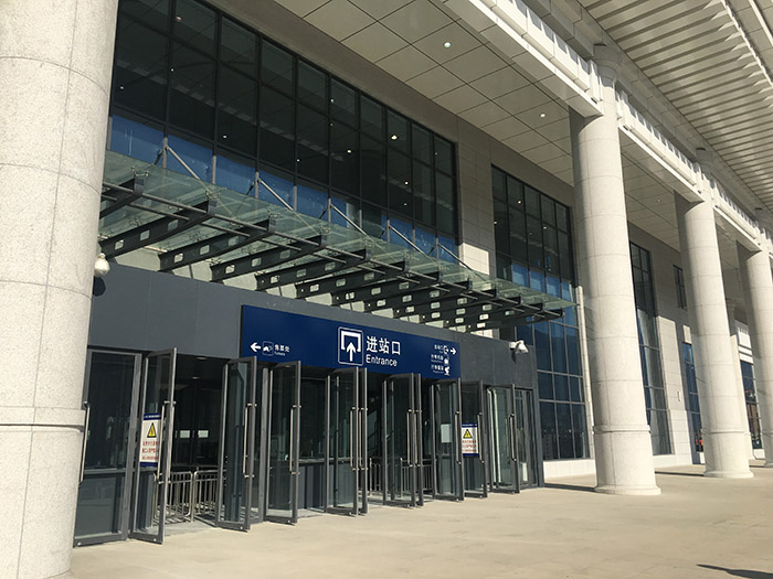 全國(guó)、省市政協(xié)委員體驗(yàn)蘭渝鐵路、視察階州廣場(chǎng)