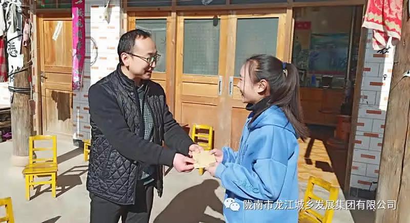 堅持精準(zhǔn)幫扶，合力脫貧攻堅——市龍江城鄉(xiāng)發(fā)展集團、隴南太平洋財險公司聯(lián)合開展幫扶文縣橋頭鎮(zhèn)安子坡村2019年春節(jié)慰問活動