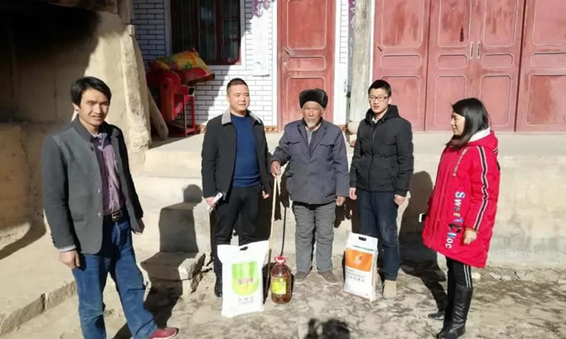 堅持精準(zhǔn)幫扶，合力脫貧攻堅——市龍江城鄉(xiāng)發(fā)展集團、隴南太平洋財險公司聯(lián)合開展幫扶文縣橋頭鎮(zhèn)安子坡村2019年春節(jié)慰問活動