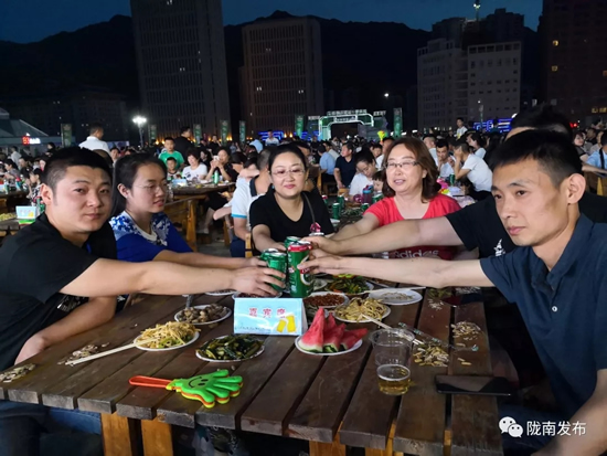 好嗨喲！隴南第一屆青島啤酒節(jié)開幕啦，為期8天